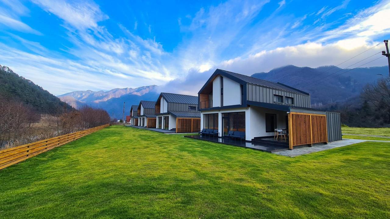 Complex Lunlo Village Brezoi Exterior photo