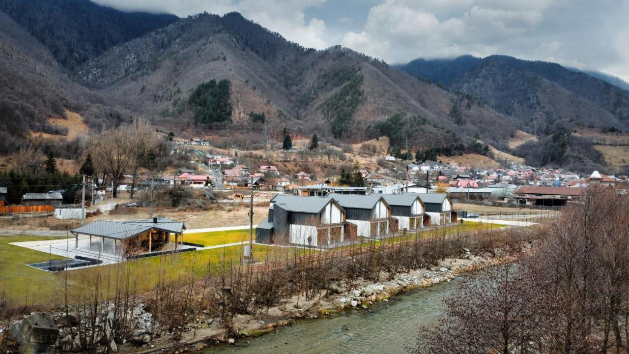 Complex Lunlo Village Brezoi Exterior photo