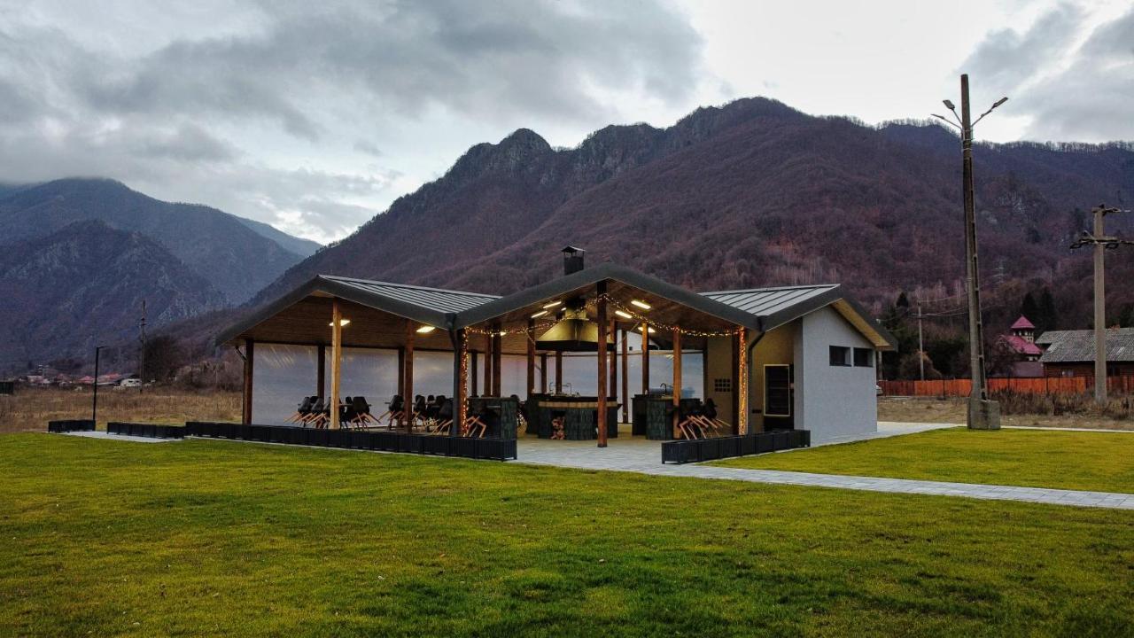 Complex Lunlo Village Brezoi Exterior photo