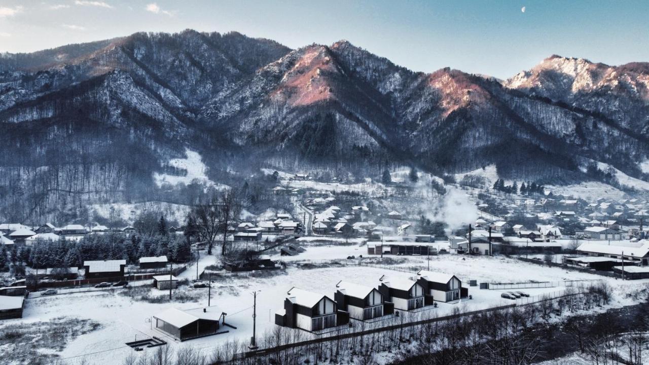 Complex Lunlo Village Brezoi Exterior photo